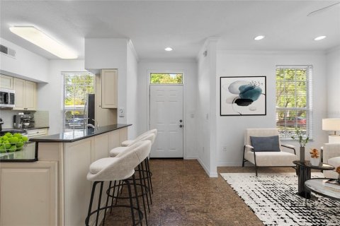 Condo in Tampa, Florida, 2 bedrooms  № 1880674 - photo 9