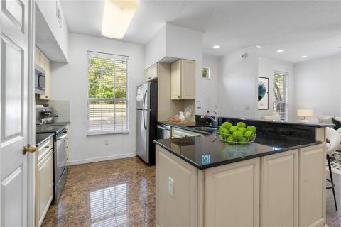 Condo in Tampa, Florida, 2 bedrooms  № 1880674 - photo 10