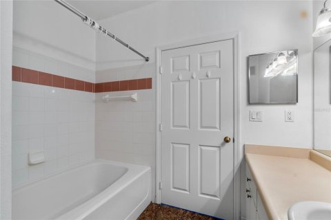 Condo in Tampa, Florida, 2 bedrooms  № 1880674 - photo 18