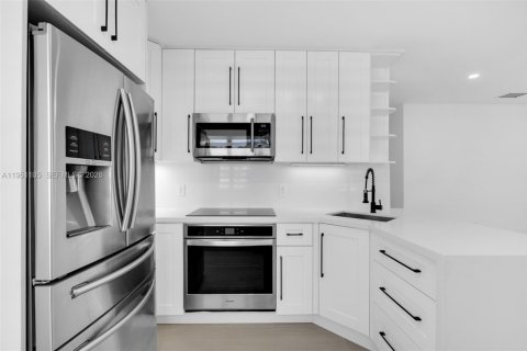 Propiedad comercial en venta en Miami, Florida, 188.13 m2 № 2007596 - foto 14