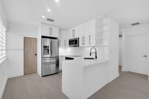 Propiedad comercial en venta en Miami, Florida, 188.13 m2 № 2007596 - foto 12