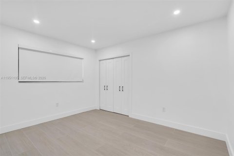 Propiedad comercial en venta en Miami, Florida, 188.13 m2 № 2007596 - foto 16