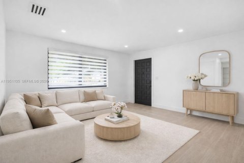 Propiedad comercial en venta en Miami, Florida, 188.13 m2 № 2007596 - foto 7