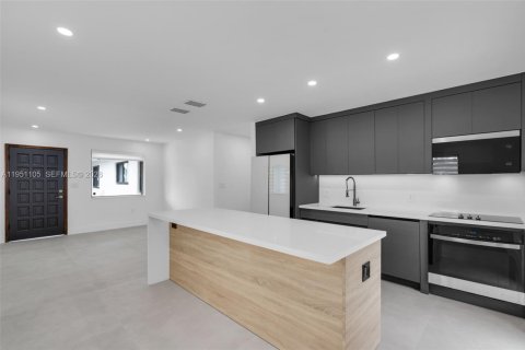 Propiedad comercial en venta en Miami, Florida, 188.13 m2 № 2007596 - foto 30