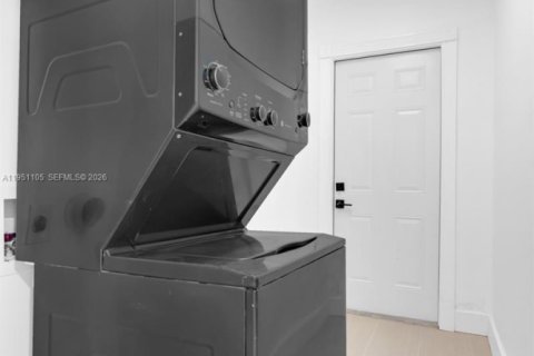 Propiedad comercial en venta en Miami, Florida, 188.13 m2 № 2007596 - foto 23