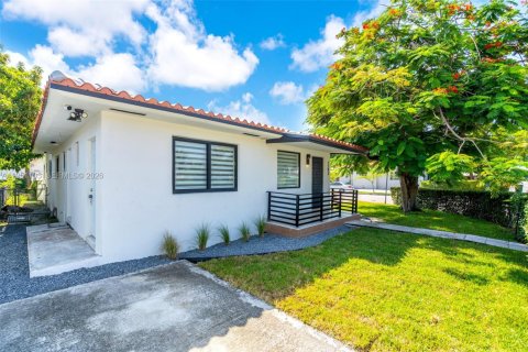 Propiedad comercial en venta en Miami, Florida, 188.13 m2 № 2007596 - foto 4