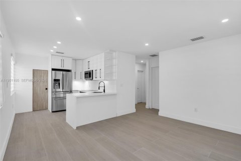 Propiedad comercial en venta en Miami, Florida, 188.13 m2 № 2007596 - foto 11