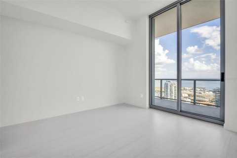Condo in Saint Petersburg, Florida, 3 bedrooms  № 2138712 - photo 9