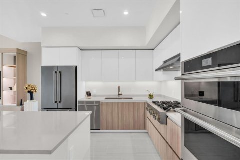 Condo in Saint Petersburg, Florida, 3 bedrooms  № 2138712 - photo 2