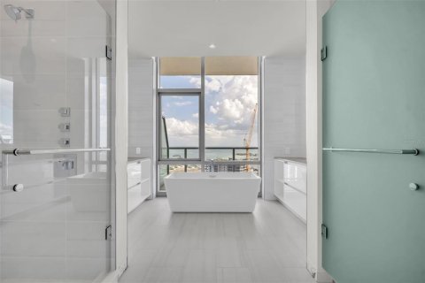Condo in Saint Petersburg, Florida, 3 bedrooms  № 2138712 - photo 5