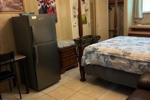 Immobilier commercial à louer à Miami Gardens, Floride: 3 pièces, 147.71 m2 № 2245818 - photo 2