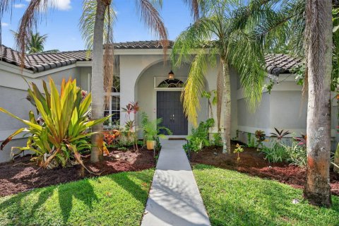 Villa ou maison à vendre à Boca Raton, Floride: 5 chambres, 260.68 m2 № 2397334 - photo 2