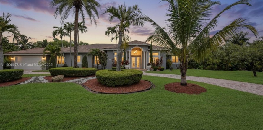 Casa en Southwest Ranches, Florida 4 dormitorios, 348.57 m2 № 1956283