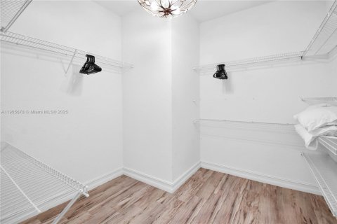 Casa en venta en Southwest Ranches, Florida, 4 dormitorios, 348.57 m2 № 1956283 - foto 19