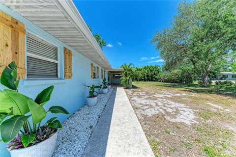 House in Palmetto, Florida 3 bedrooms, 164.99 sq.m. № 2215915 - photo 3