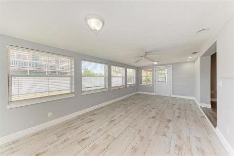 House in Palmetto, Florida 3 bedrooms, 164.99 sq.m. № 2215915 - photo 7