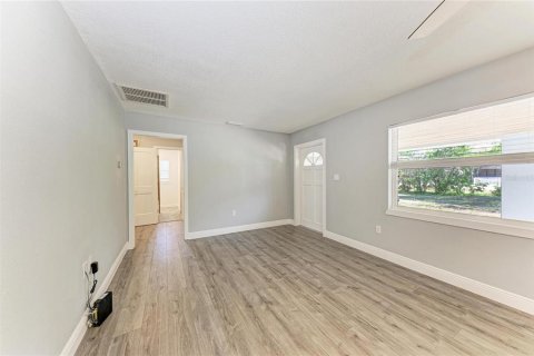 House in Palmetto, Florida 3 bedrooms, 164.99 sq.m. № 2215915 - photo 5