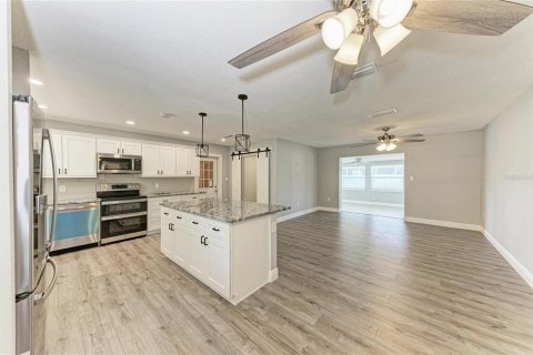 House in Palmetto, Florida 3 bedrooms, 164.99 sq.m. № 2215915 - photo 11