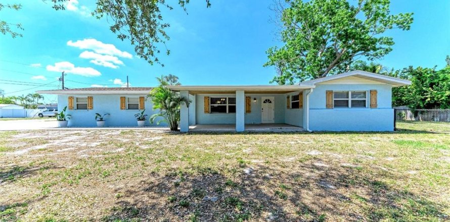 House in Palmetto, Florida 3 bedrooms, 164.99 sq.m. № 2215915