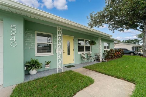 Casa en venta en Saint Petersburg, Florida, 2 dormitorios, 74.14 m2 № 1905157 - foto 3