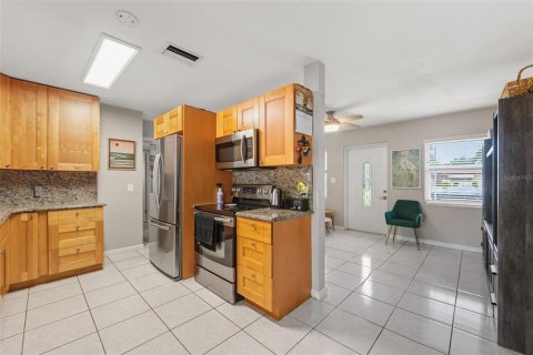 Casa en venta en Saint Petersburg, Florida, 2 dormitorios, 74.14 m2 № 1905157 - foto 9
