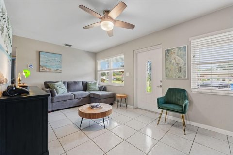 Casa en venta en Saint Petersburg, Florida, 2 dormitorios, 74.14 m2 № 1905157 - foto 5