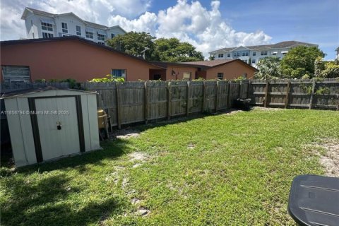 House in Dania Beach, Florida 3 bedrooms, 144.37 sq.m. № 1888173 - photo 19