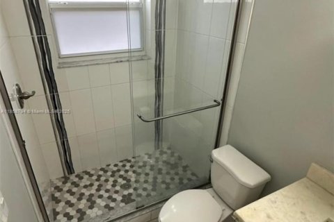 House in Dania Beach, Florida 3 bedrooms, 144.37 sq.m. № 1888173 - photo 10
