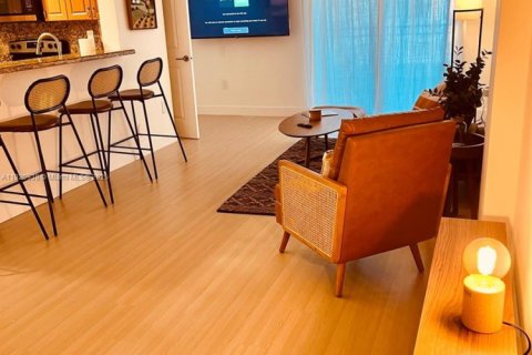 Снять в аренду кондоминиум в Майами, Флорида 1 спальня, 69.68м2, № 1975077 - фото 3