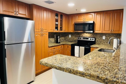 Снять в аренду кондоминиум в Майами, Флорида 1 спальня, 69.68м2, № 1975077 - фото 8