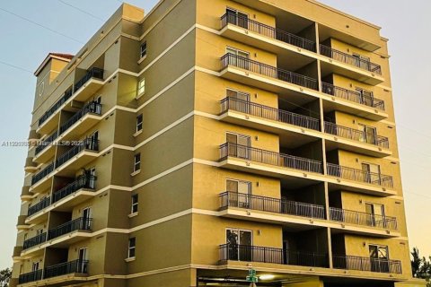 Снять в аренду кондоминиум в Майами, Флорида 1 спальня, 69.68м2, № 1975077 - фото 26