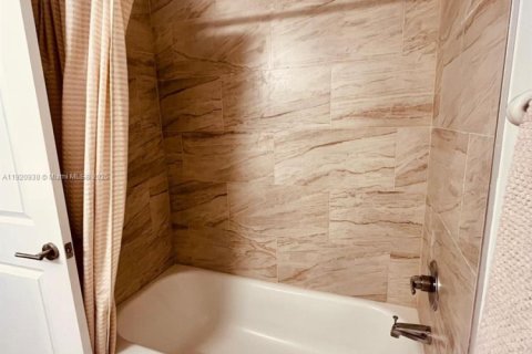 Снять в аренду кондоминиум в Майами, Флорида 1 спальня, 69.68м2, № 1975077 - фото 18