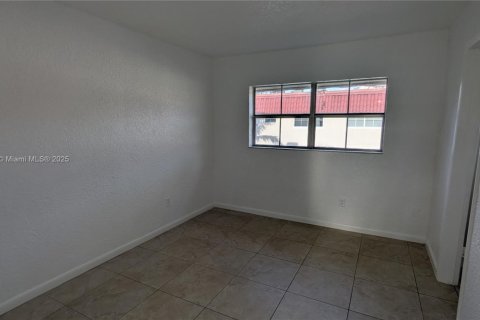 Condo in Pinecrest, Florida, 2 bedrooms № 1929597 - photo 16