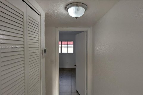 Condo in Pinecrest, Florida, 2 bedrooms № 1929597 - photo 15