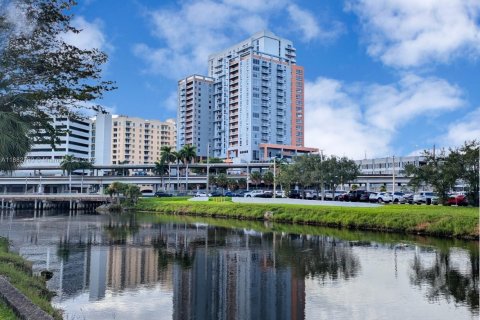 Condo in Pinecrest, Florida, 2 bedrooms № 1929597 - photo 25