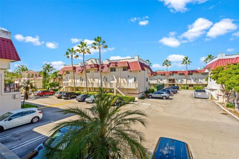 Condo in Pinecrest, Florida, 2 bedrooms № 1929597 - photo 30