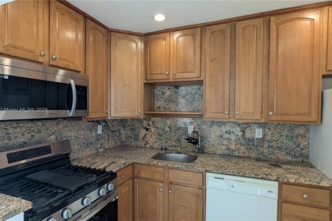 Condo in Pinecrest, Florida, 2 bedrooms № 1929597 - photo 5