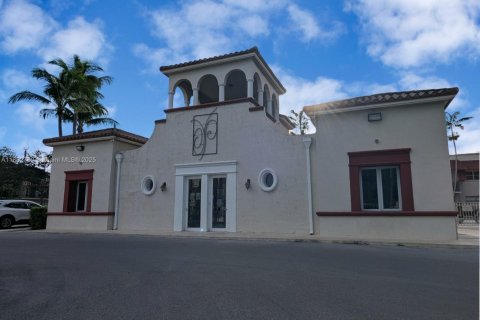 Condo in Pinecrest, Florida, 2 bedrooms № 1929597 - photo 22