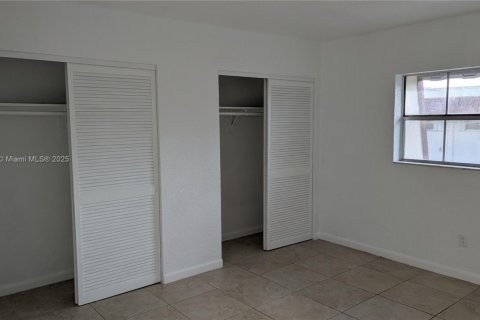 Condo in Pinecrest, Florida, 2 bedrooms № 1929597 - photo 11