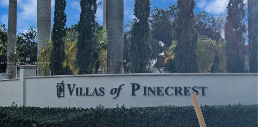 Condominio en Pinecrest, Florida, 2 dormitorios № 1929597
