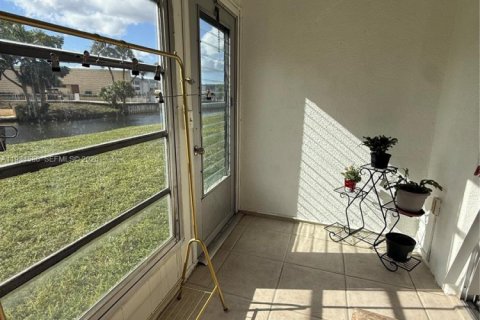 Condo in Sunrise, Florida, 2 bedrooms  № 1997396 - photo 7