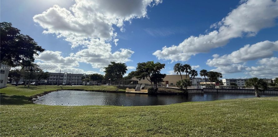 Condo in Sunrise, Florida, 2 bedrooms  № 1997396