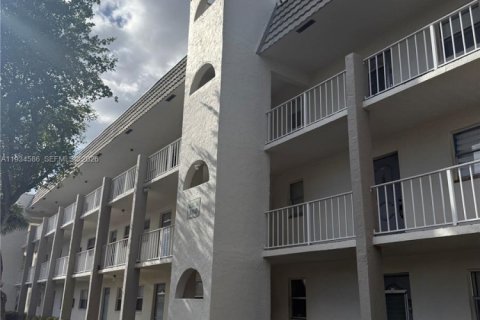 Condo in Sunrise, Florida, 2 bedrooms  № 1997396 - photo 5