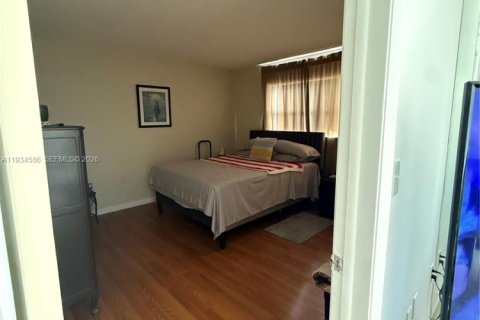 Condo in Sunrise, Florida, 2 bedrooms  № 1997396 - photo 9