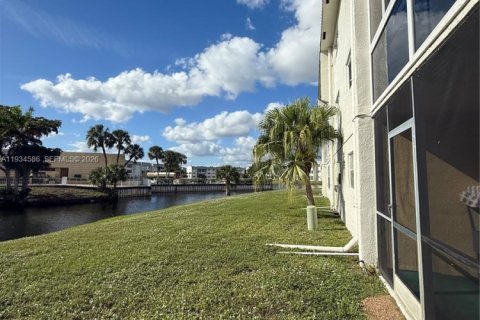 Condo in Sunrise, Florida, 2 bedrooms  № 1997396 - photo 4