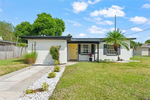 House in Orlando, Florida 4 bedrooms, 154.03 sq.m. № 1618637 - photo 1