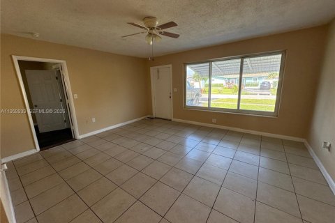 Casa en venta en Sunrise, Florida, 5 dormitorios, 144 m2 № 2027108 - foto 9