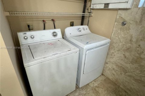 Casa en venta en Sunrise, Florida, 5 dormitorios, 144 m2 № 2027108 - foto 18