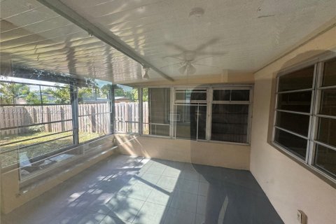Casa en venta en Sunrise, Florida, 5 dormitorios, 144 m2 № 2027108 - foto 17