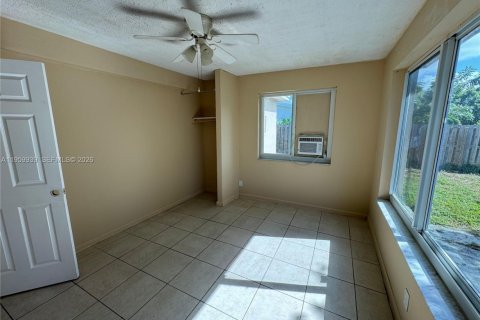 Casa en venta en Sunrise, Florida, 5 dormitorios, 144 m2 № 2027108 - foto 14